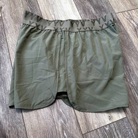 🛍️ YYV Green Shorts with underwear & zipper pockets Size XL - Picture 8 of 8